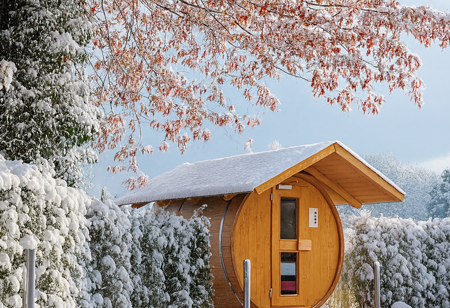 Die Außensauna lädt auch im Winter zu besonderen Wellnessmomenten ein.