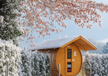 Die Außensauna lädt auch im Winter zu besonderen Wellnessmomenten ein.