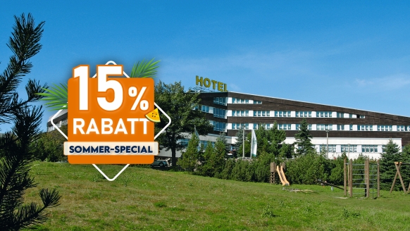 Das Hotel Lugsteinhof ist umgeben von Wiesen.