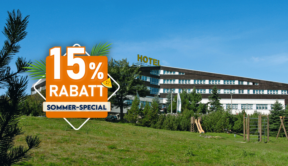Das Hotel Lugsteinhof ist umgeben von Wiesen.