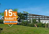Das Hotel Lugsteinhof ist umgeben von Wiesen.