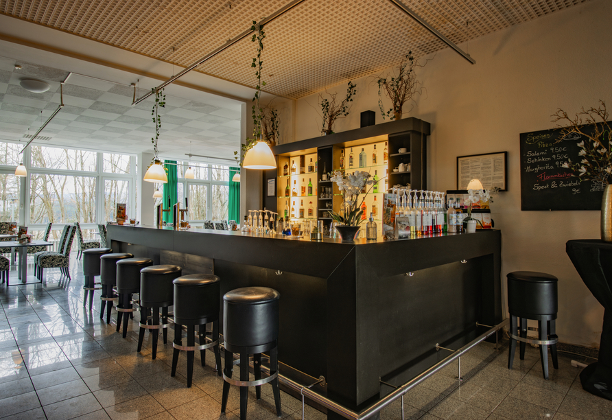 Freuen Sie sich auf gesellige Stunden an der Bar des Hotels.