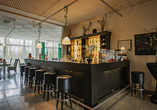 Freuen Sie sich auf gesellige Stunden an der Bar des Hotels.