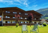 Außenansicht des First Mountain Hotels Zillertal