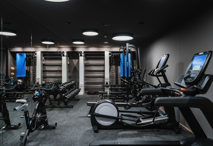 Bleiben Sie dank des hoteleigenen Fitnessbereichs auch während Ihres Urlaubs aktiv.