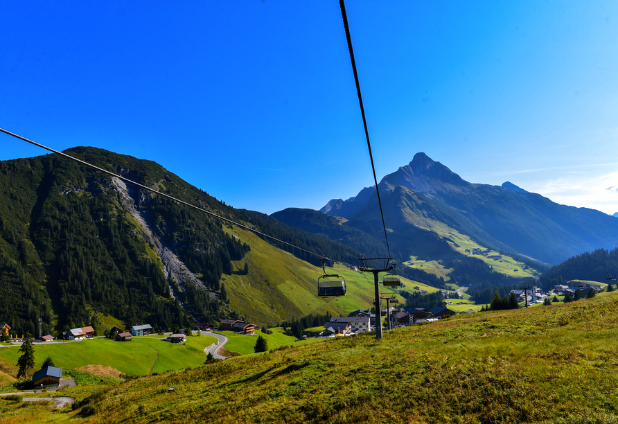 Mit der Seilbahn erreichen Sie die schönsten Aussichtspunkte.