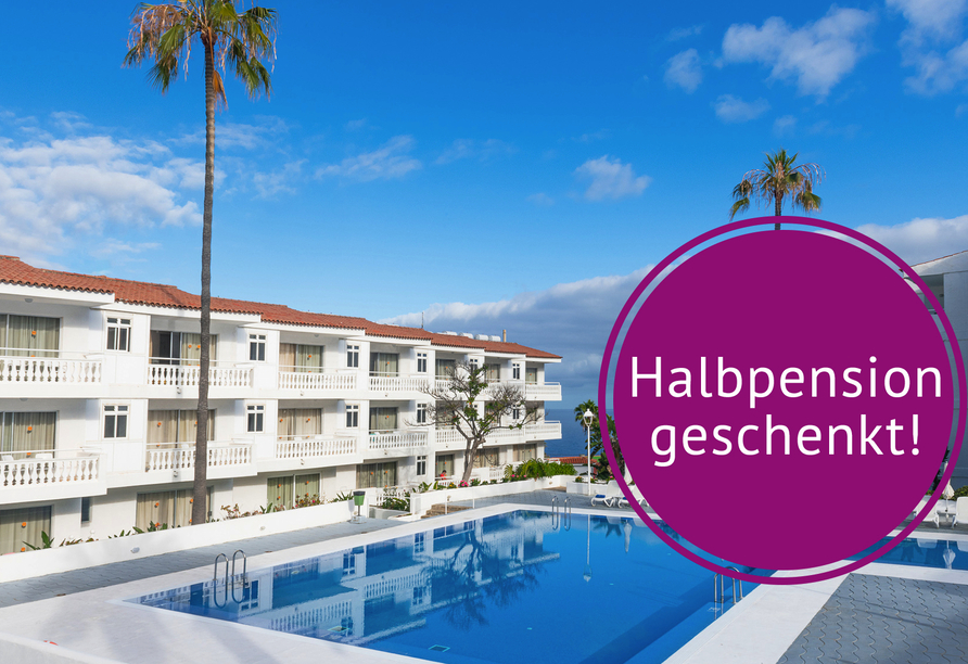 Der Außenpool verspricht entspannte Urlaubstage unter Teneriffas Sonne.