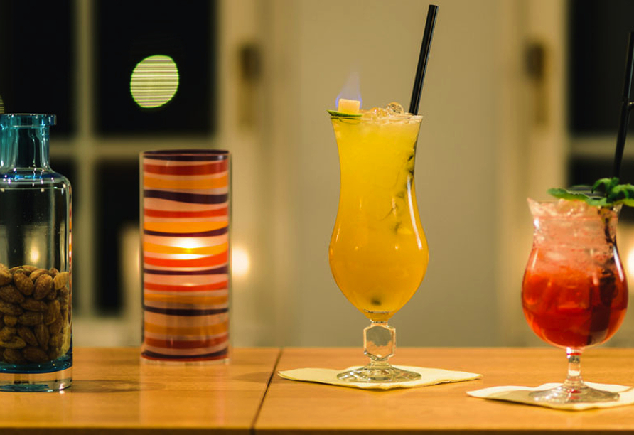 An der Bar erwarten Sie erfrischende Drinks und beste Gesellschaft.