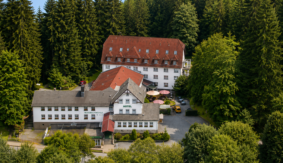 Das Hotel Rodebachmühle erwartet Sie mitten im Grünen.