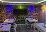 Lassen Sie sich im Restaurant mit regionalen Köstlichkeiten verwöhnen.