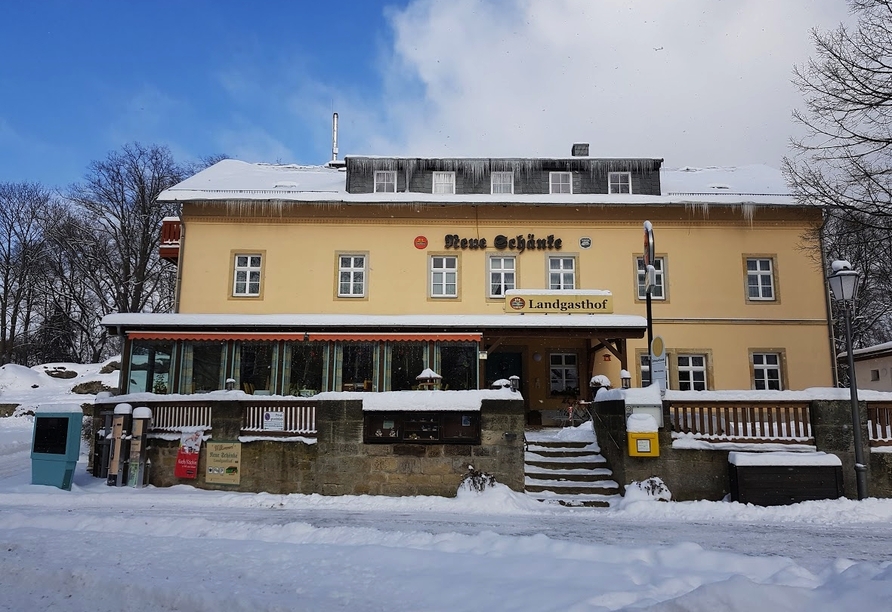Der Landgasthof Neue Schänke präsentiert sich auch im Winter von seiner schönsten Seite.