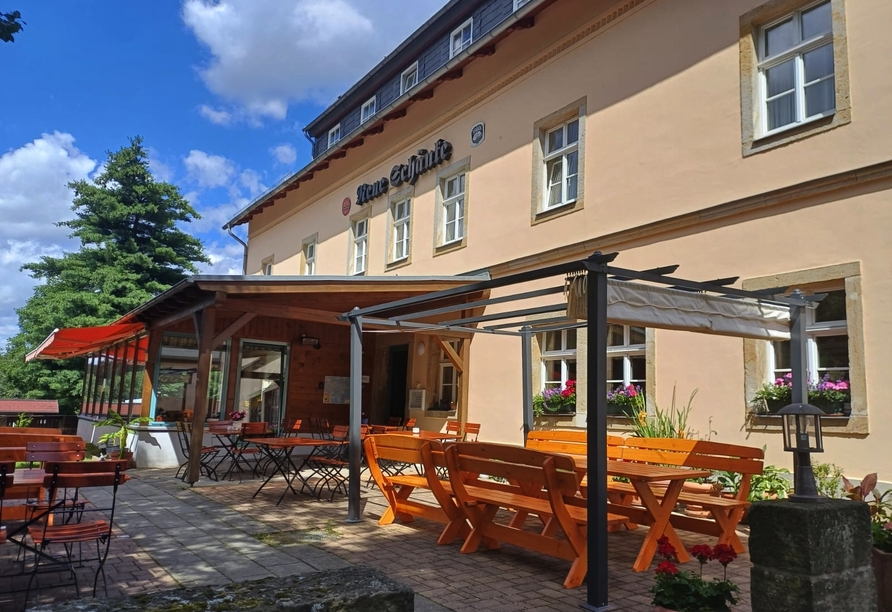 Die Terrasse lädt zum Verweilen und Genießen ein.