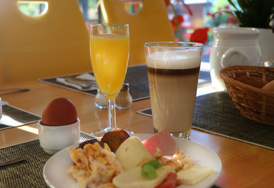 Ein reichhaltiges Frühstück sorgt für einen gelungenen Start in den Tag.
