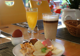 Ein reichhaltiges Frühstück sorgt für einen gelungenen Start in den Tag.