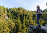 Genießen Sie beeindruckende Ausblicke auf die einzigartige Landschaft der Sächsische Schweiz.