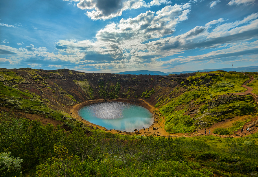 Auch den Kerið-Krater, ein vulkanischer Kratersee im Süden Islands, können Sie optional bestaunen.