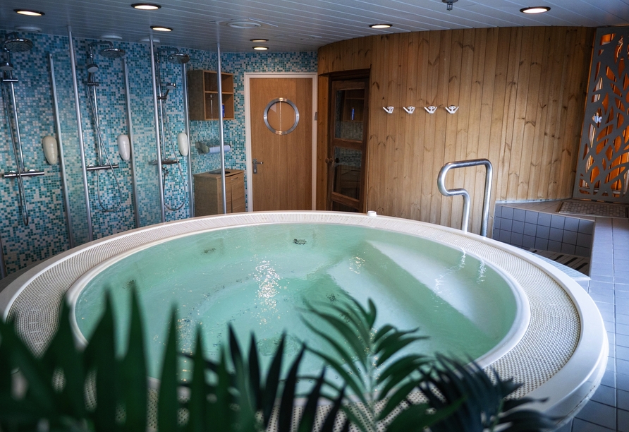 Auch der Whirlpool bietet Erholung.