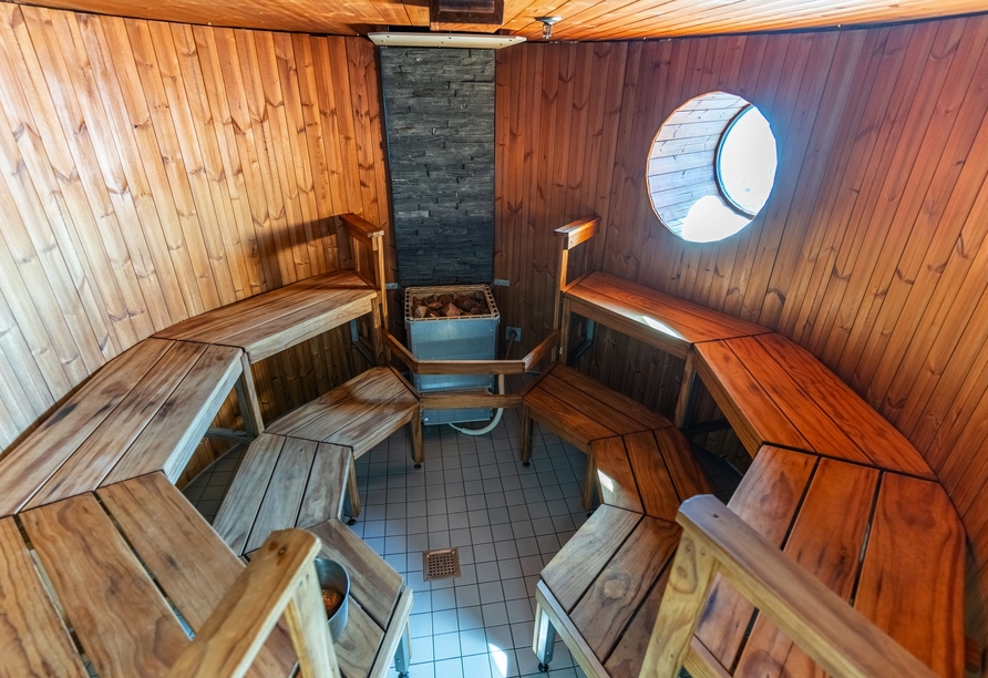 Entspannen Sie in der Sauna.