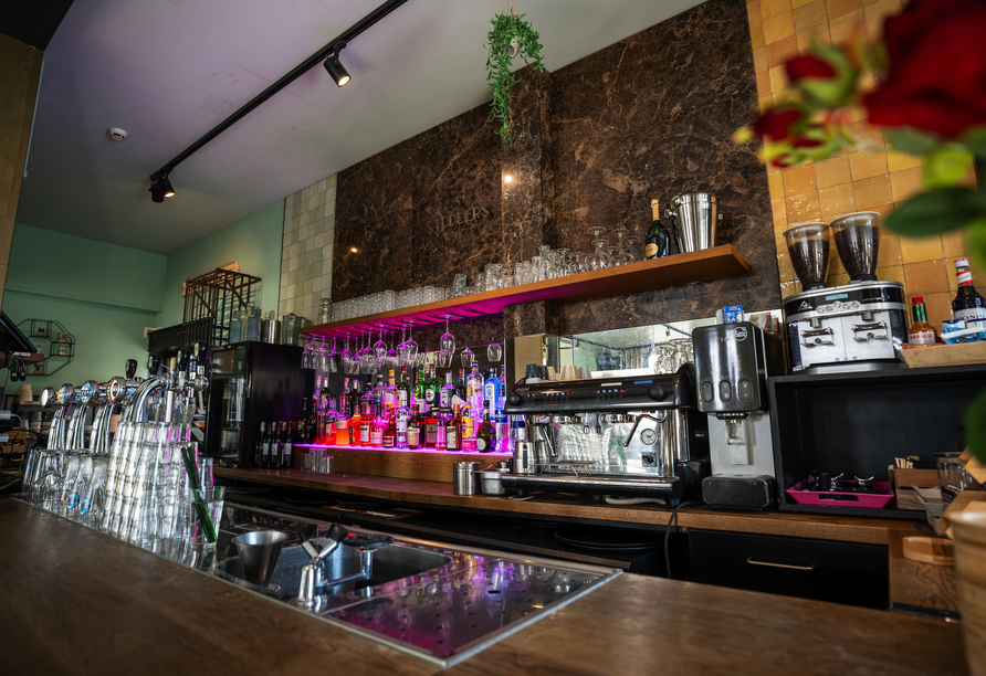 Die Hotelbar bietet den perfekten Rahmen für einen gemütlichen Abend.