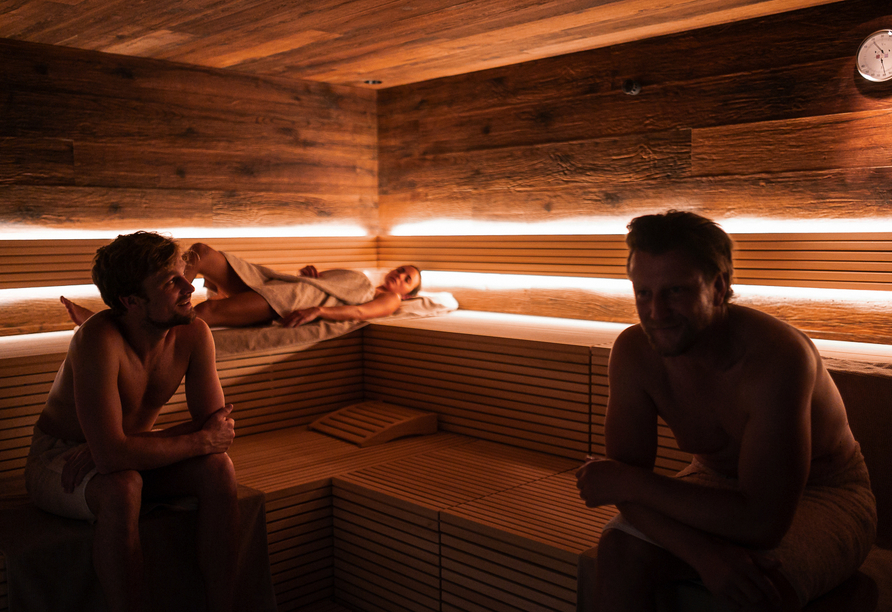 Entspannen Sie in der Sauna.