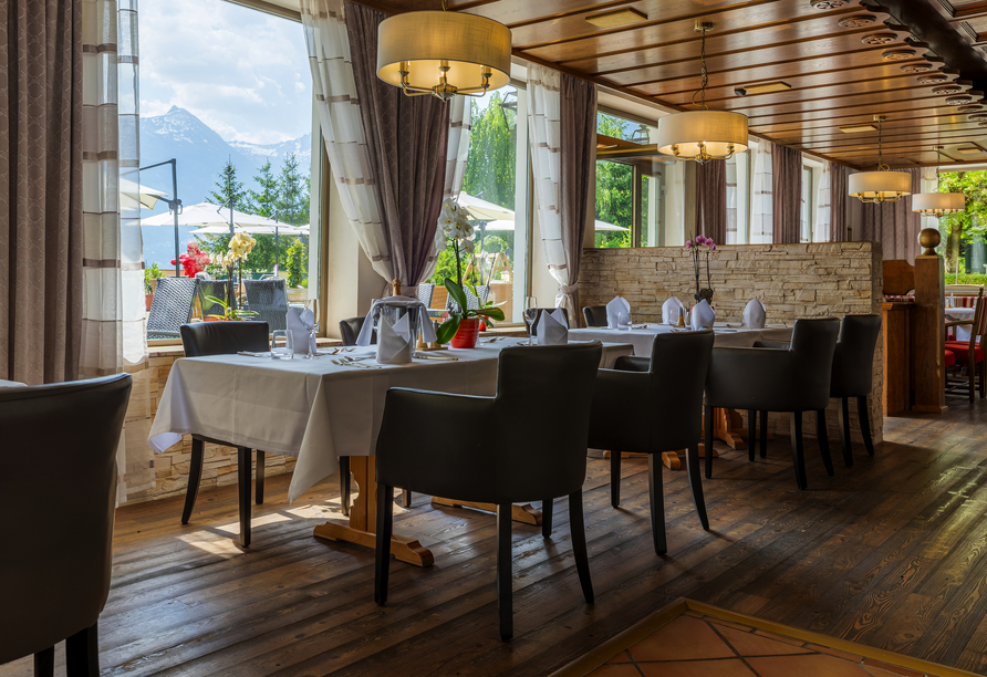 Das Restaurant verwöhnt Sie mit regionalen und internationalen Köstlichkeiten.