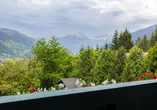 Vom Balkon eröffnet sich ein traumhafter Blick auf die Bergwelt des Gasteinertals.
