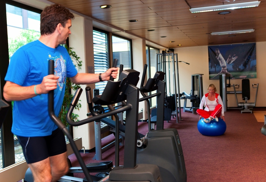 Der Fitnessraum bietet ideale Möglichkeiten für Ihr tägliches Training.