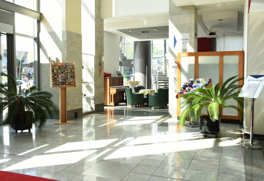 In der Hotellobby werden Sie herzlich zu Ihrem Urlaub begrüßt.