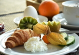 Ein liebevoll angerichtetes Frühstück sorgt für einen genussvollen Start in den Tag.