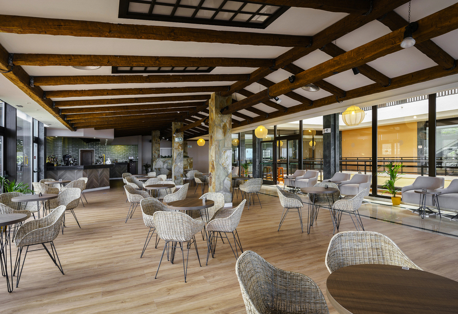 Nehmen Sie Platz im stilvollen Restaurant und freuen Sie sich auf genussvolle Momente.