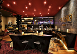 In der Piano-Bar des Theaters wird Livemusik gespielt.