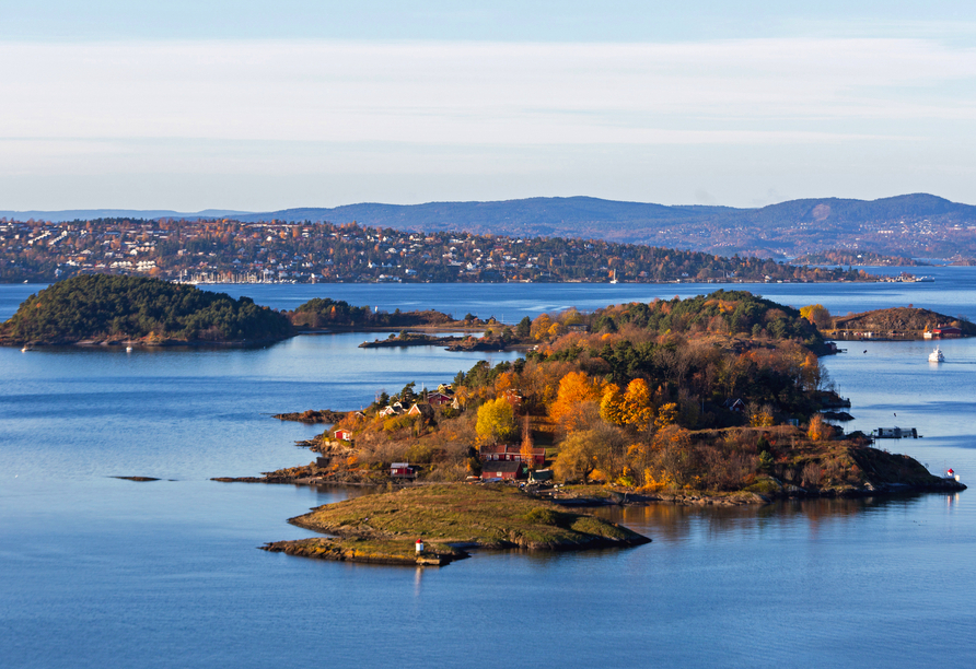 Freuen Sie sich auf faszinierende Landschaften im Herbst, zum Beispiel den Oslofjord.