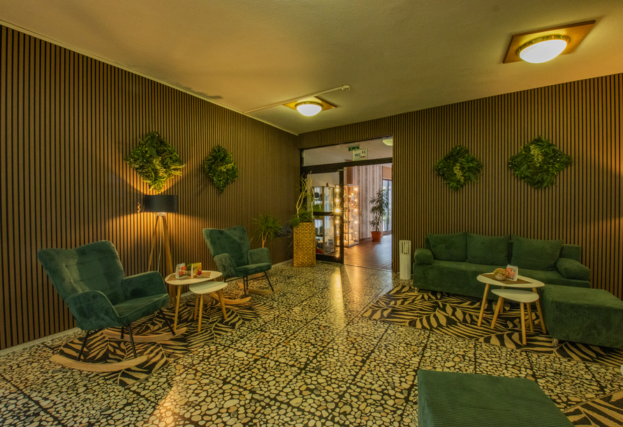 Nehmen Sie in der Lobby Platz.