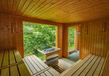 Die Sauna im Panorama Hotel Winterberg mit Blick ins Grüne