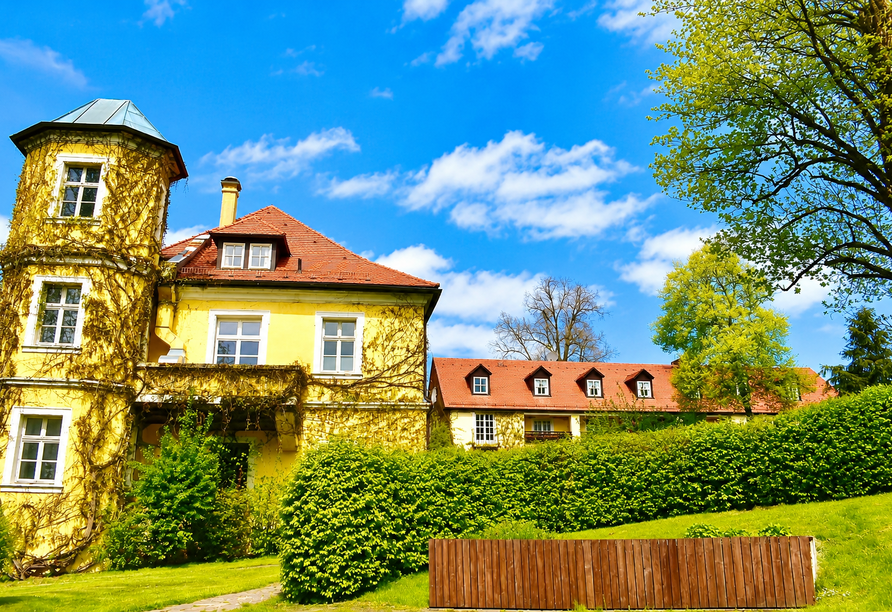 Das Schlosshotel begeistert mit seinem historischen Charme und seiner ruhigen Lage.