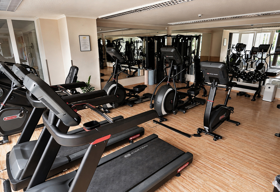 Sportbegeisterte können sich im Fitnessraum des Hotels ordentlich auspowern.