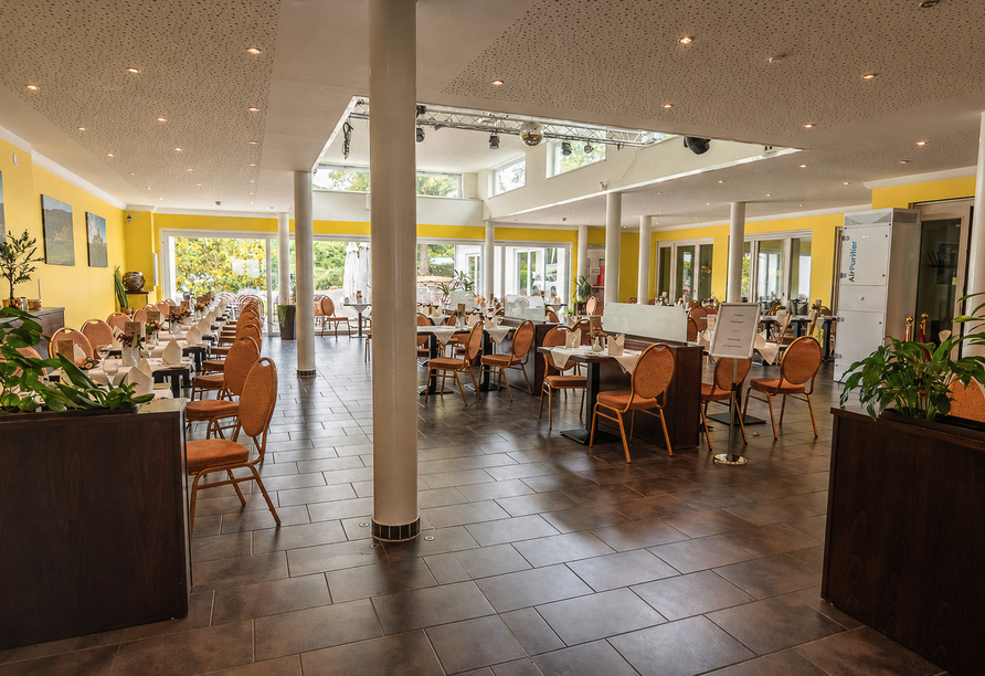 Genießen Sie ausgesuchte Speisen und dazu passende Weine im Restaurant des Hotels.