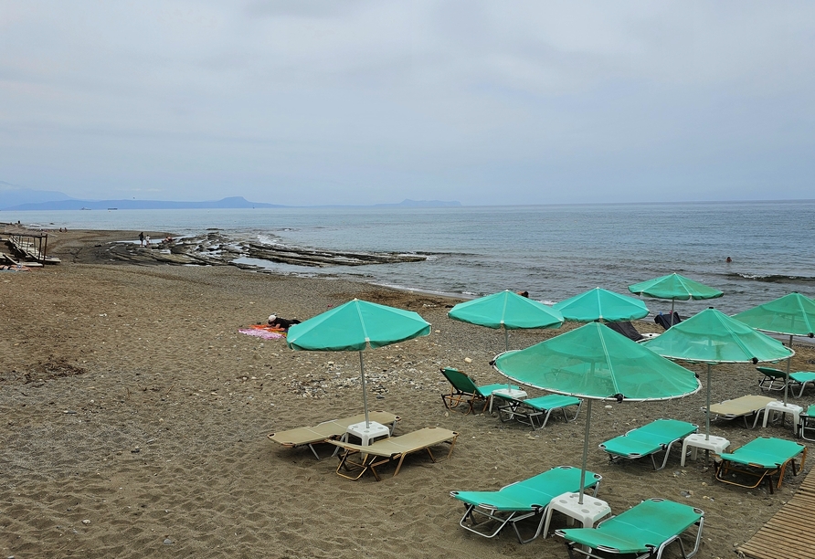 Ihr Urlaubshotel liegt direkt am Strand.