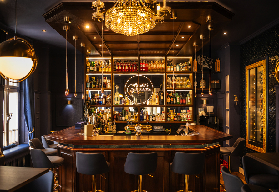 Die Bar lädt zu entspannten Abenden im Retro-Style ein.