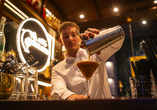 An der Adi`s Casablanca Bar werden köstliche Cocktails frisch zubereitet.