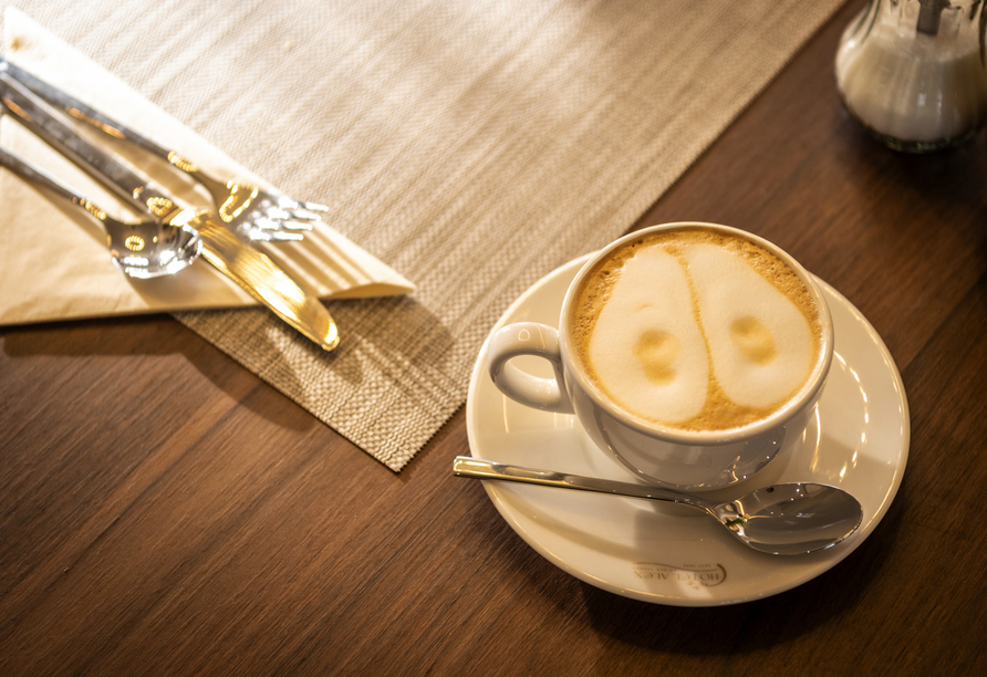Das Café lädt zu einer gemütlichen Auszeit bei Kaffee und Kuchen ein.