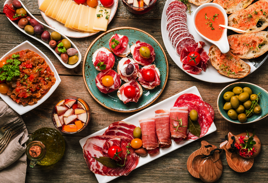 Kommen Sie in den Genuss köstlicher Tapas.