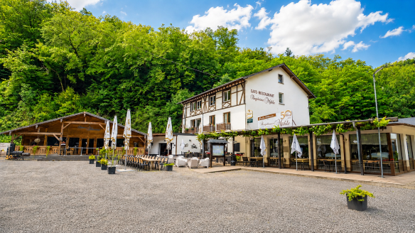 Außenansicht des Landhotels Ringelsteiner Mühle in Moselkern an der Mosel