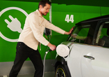 Laden Sie Ihr Elektroauto bequem an der hoteleigenen Ladestation auf.