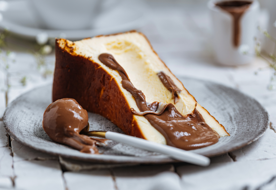 Kennen Sie den San Sebastian Cheesecake schon? Wenn nicht, sollten Sie diesen unbedingt während Ihrer Reise probieren.
