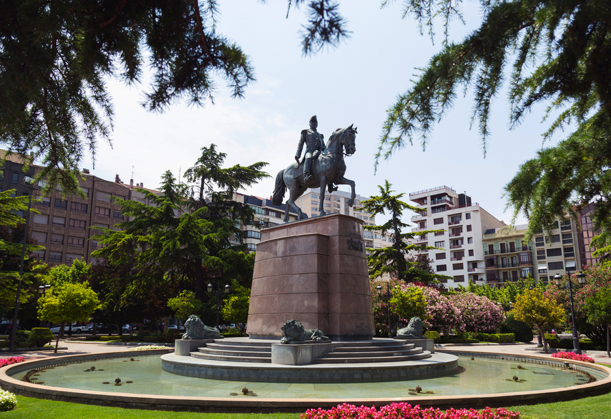 Auf dem beliebten Boulevard Paseo del Espolón in Logroño befindet sich das Reiterstandbild des spanischen Generals und Politikers Baldomero Espartero.