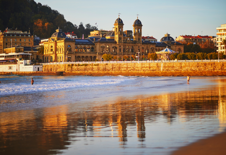 Der La Concha Strand in San Sebastián beeindruckt ebenso wie die Stadt.