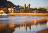 Der La Concha Strand in San Sebastián beeindruckt ebenso wie die Stadt.