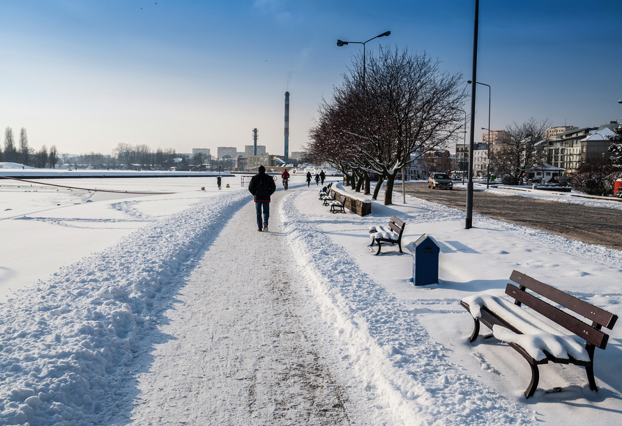 Genießen Sie winterliche Spaziergänge durch Swinemünde.