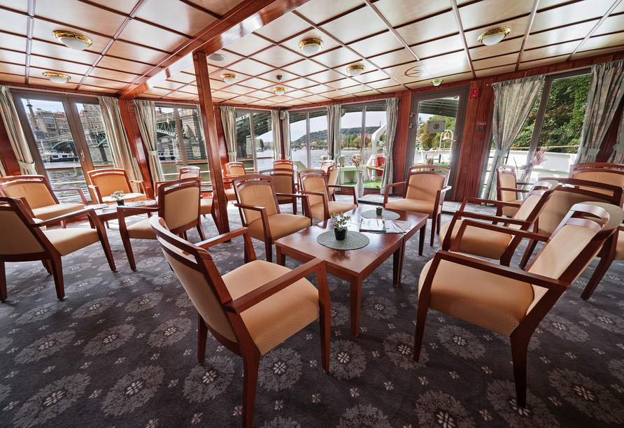 In der Lounge und Bar an Bord erwarten Sie erfrischende Getränke.